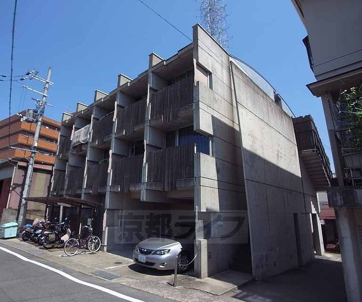 京都府京都市右京区西京極浜ノ本町の賃貸マンションの外観