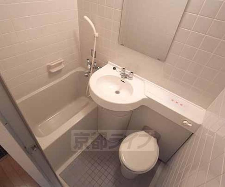 京都府京都市右京区西京極浜ノ本町の賃貸マンションの風呂