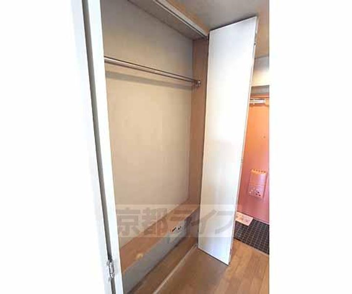 京都府京都市右京区西京極浜ノ本町の賃貸マンションの内装