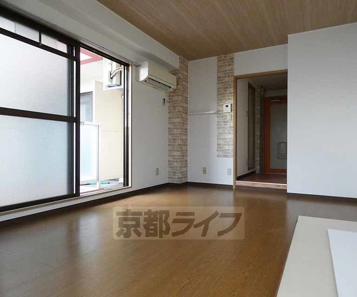 京都府京都市伏見区京町10丁目の賃貸マンションの居間