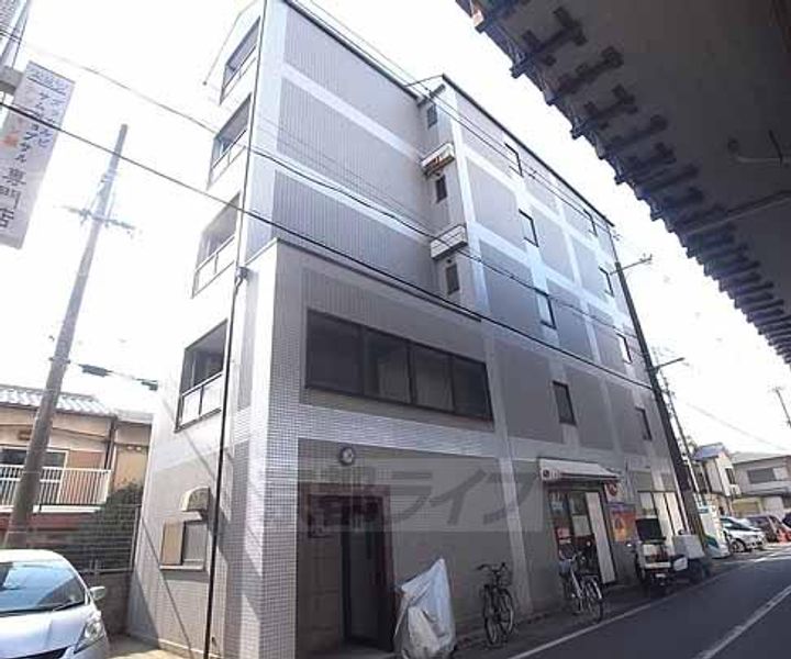 ヴェルメゾン山階402の外観