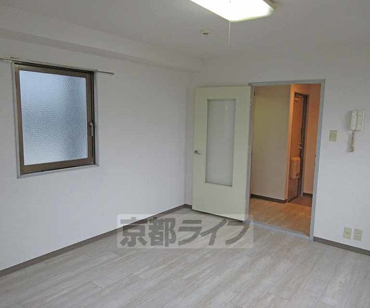 ヴェルメゾン山階402の居間