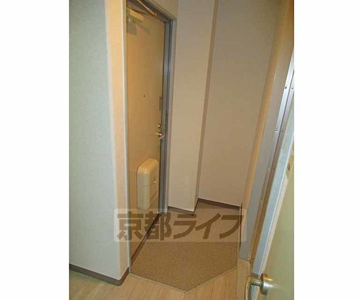 ヴェルメゾン山階402の玄関