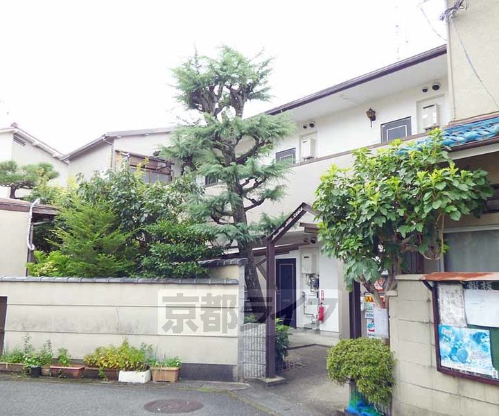 京都府京都市右京区嵯峨天龍寺油掛町の賃貸マンションの外観
