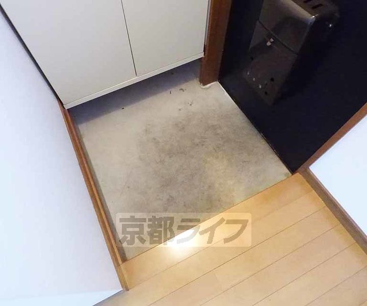 京都府京都市右京区嵯峨天龍寺油掛町の賃貸マンションの玄関