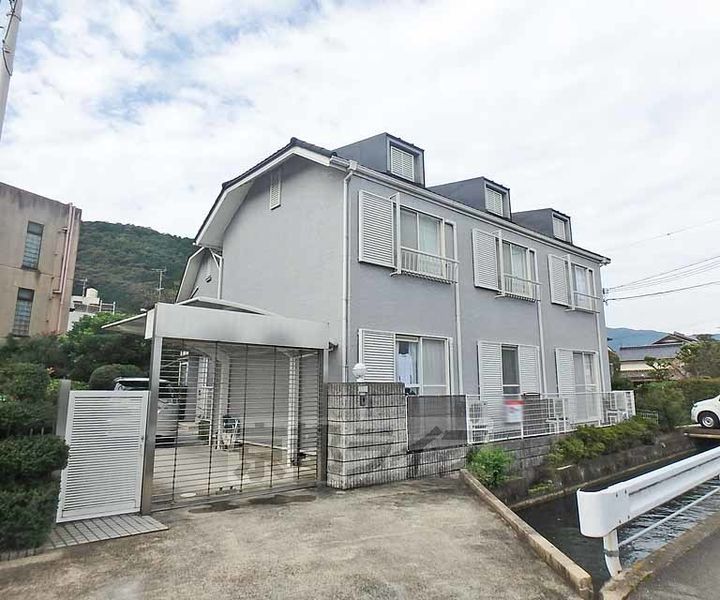 パリス嵐山102の外観