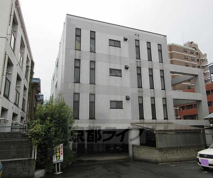 ユーティ唱303の外観