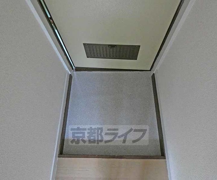 京都府京都市東山区渋谷通東大路西入鐘鋳町の賃貸アパートの玄関