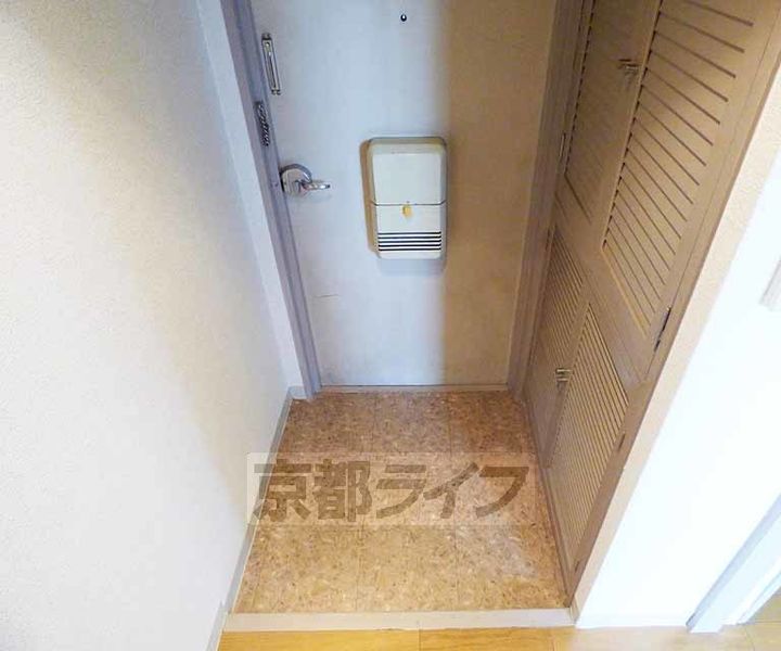 京都府京都市右京区西院乾町の賃貸マンションの玄関