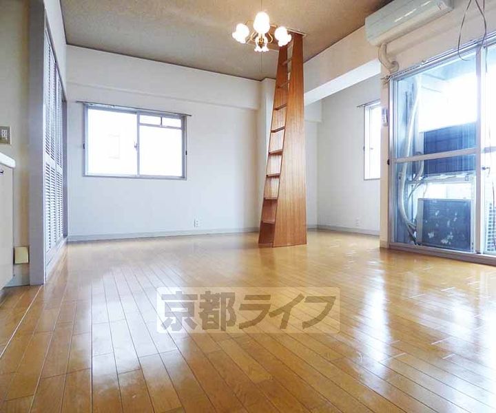 京都府京都市右京区西院乾町の賃貸マンションの寝室