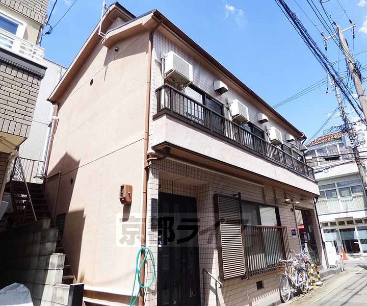 京都府京都市右京区嵯峨天龍寺瀬戸川町の賃貸アパートの外観