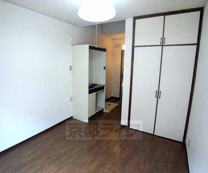 京都府京都市右京区嵯峨天龍寺瀬戸川町の賃貸アパートの居間