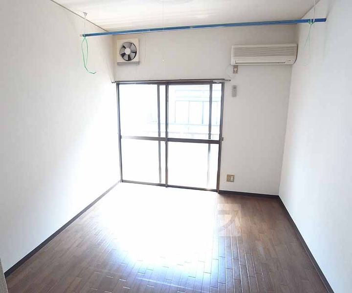 京都府京都市右京区嵯峨天龍寺瀬戸川町の賃貸アパートの居間