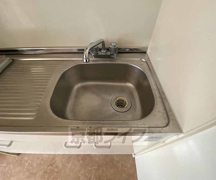 京都府京都市右京区嵯峨天龍寺瀬戸川町の賃貸マンションのキッチン