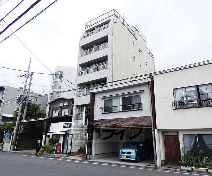 京都府京都市右京区嵯峨朝日町の賃貸マンションの外観