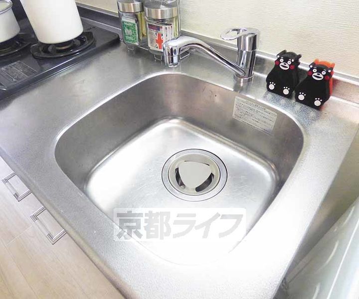 京都府京都市右京区嵯峨朝日町の賃貸マンションのキッチン