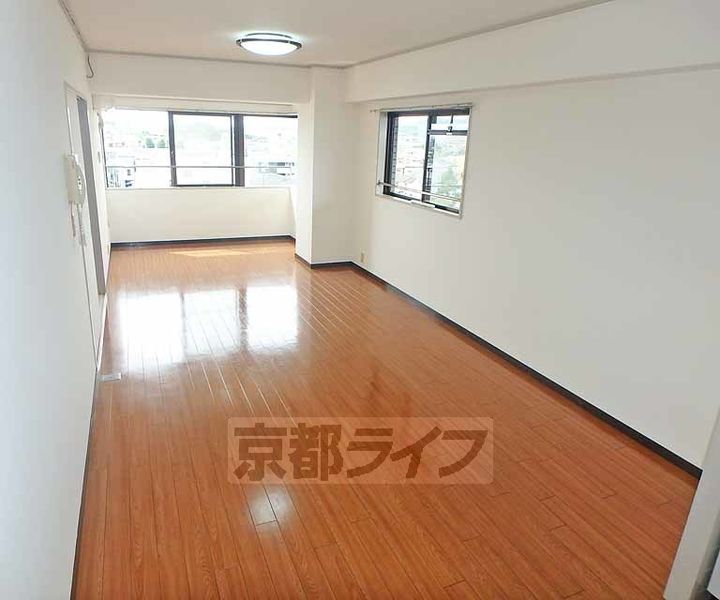 エクセリィ桂の居間