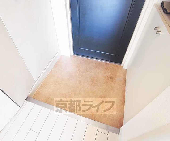京都府京都市右京区西院月双町の賃貸マンションの玄関
