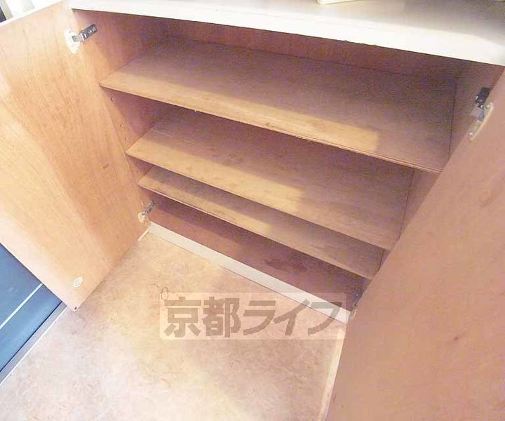 京都府京都市右京区西院月双町の賃貸マンションの玄関