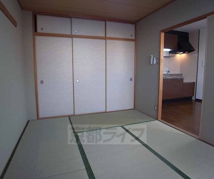 カルモ中村の居間