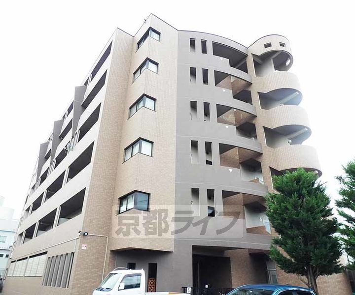 京都府京都市南区吉祥院東前田町の賃貸マンションの外観