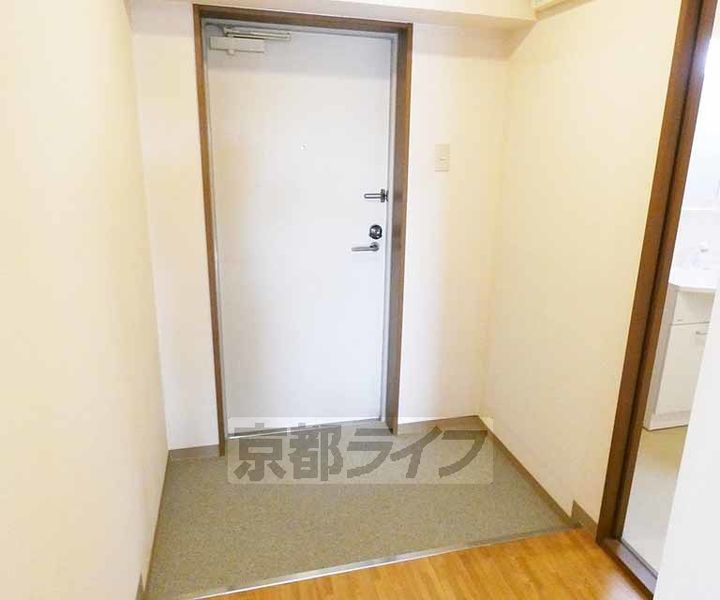 京都府京都市南区吉祥院東前田町の賃貸マンションの玄関
