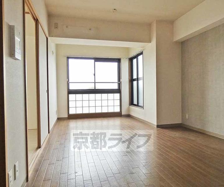 京都府京都市南区吉祥院東前田町の賃貸マンションの居間