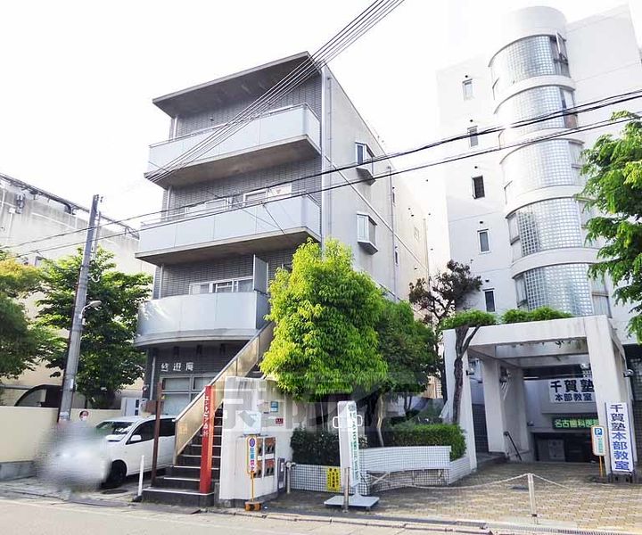 京都府京都市右京区嵯峨朝日町の賃貸マンションの外観