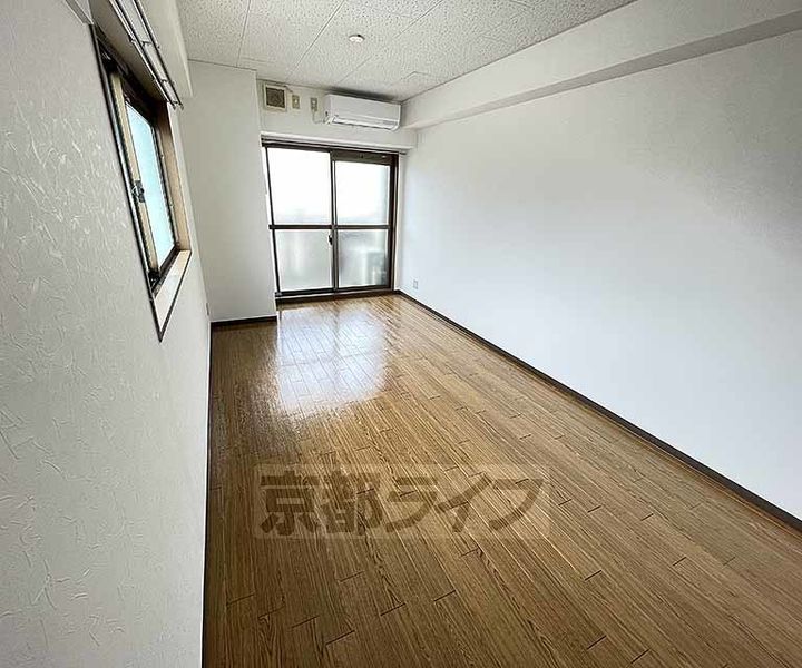 京都府京都市中京区尾張町の賃貸マンションの居間