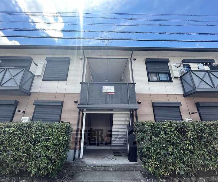 京都府京都市右京区西京極東衣手町の賃貸アパートの外観