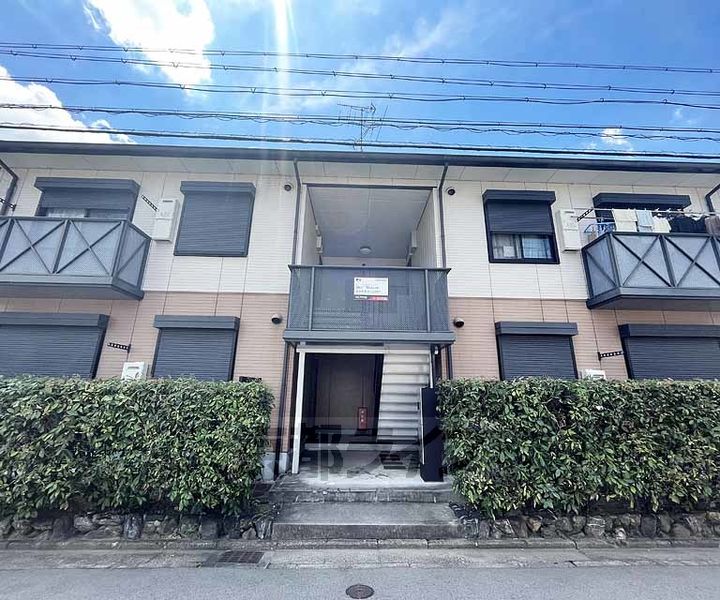 京都府京都市右京区西京極東衣手町の賃貸アパートの外観
