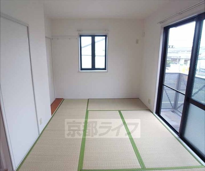 京都府京都市右京区西京極東衣手町の賃貸アパートの居間