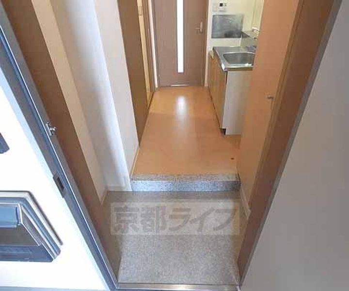 京都府京都市右京区梅津中村町の賃貸マンションの玄関