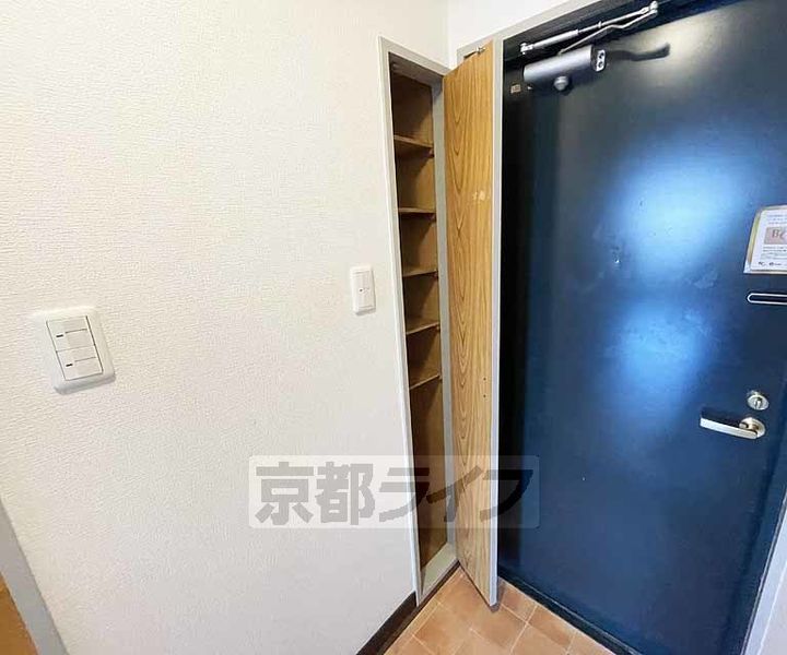 メゾンラトア501の玄関