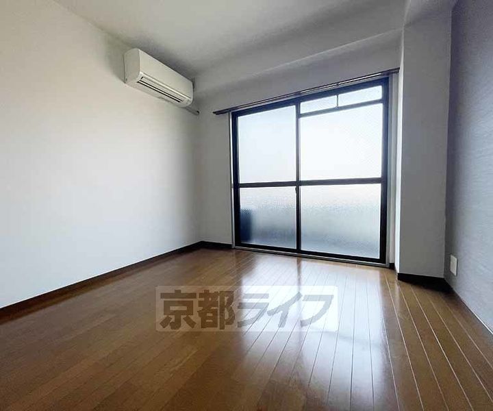 メゾンラトア501の居間