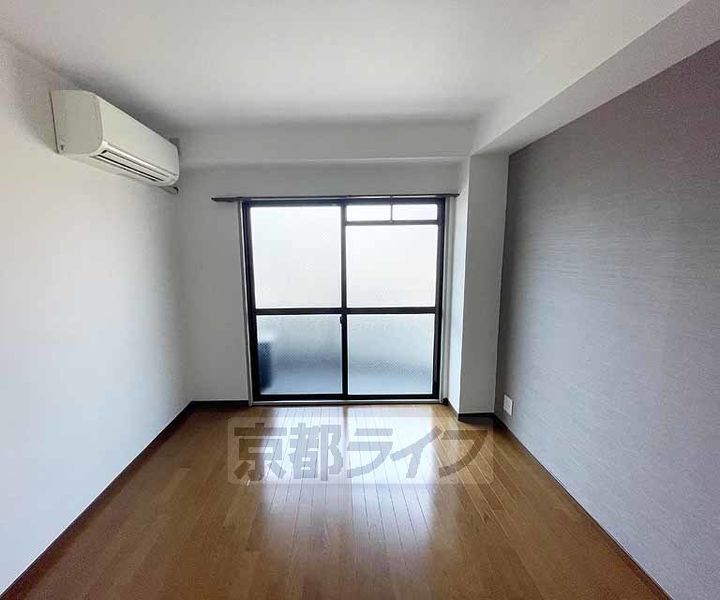 メゾンラトア501の居間