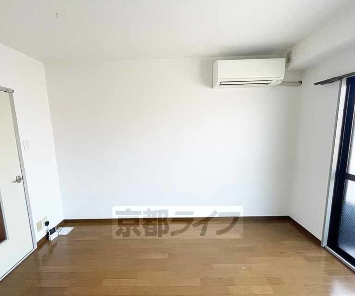 メゾンラトア501の居間