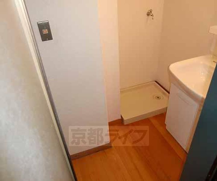 京都府京都市右京区嵯峨新宮町の賃貸マンションの内装