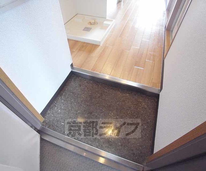 京都府京都市右京区太秦朱雀町の賃貸マンションの玄関