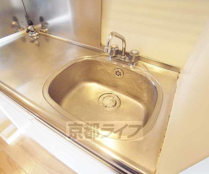 京都府京都市右京区太秦朱雀町の賃貸マンションのキッチン