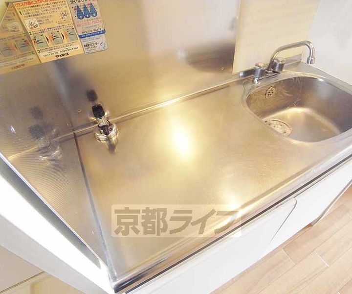 京都府京都市右京区太秦朱雀町の賃貸マンションのキッチン