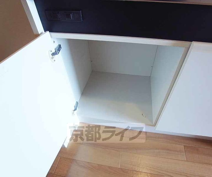 京都府京都市右京区太秦朱雀町の賃貸マンションのキッチン