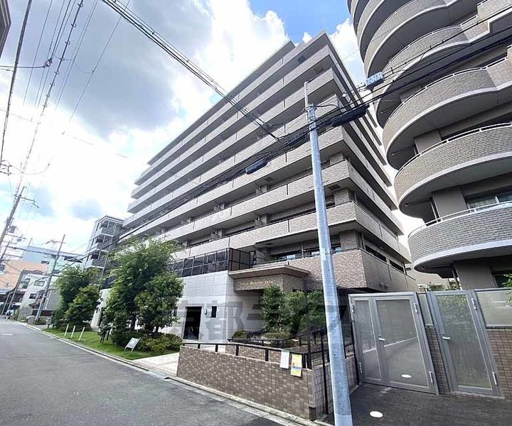 京都府京都市右京区西院寿町の賃貸マンションの外観