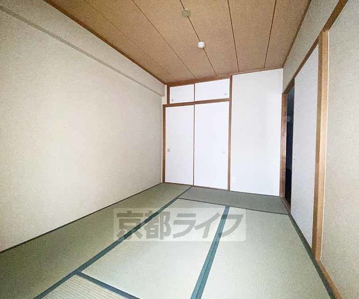 京都府京都市右京区西院寿町の賃貸マンションの寝室
