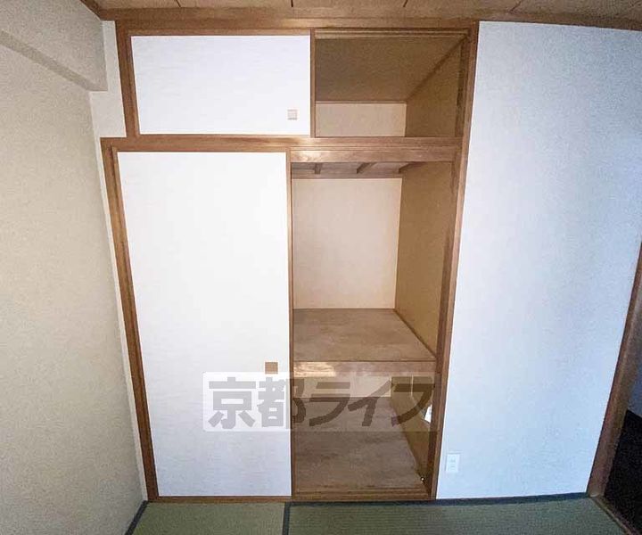 京都府京都市右京区西院寿町の賃貸マンションの内装
