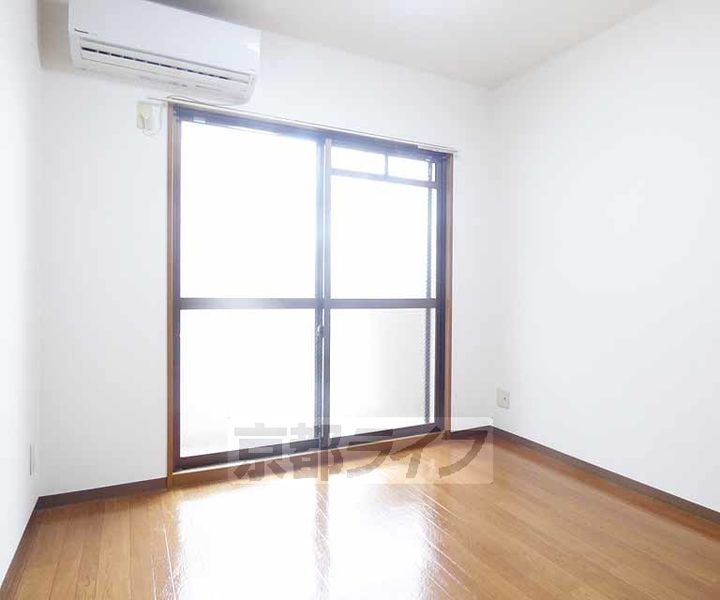 ソレーユー藤井301の居間