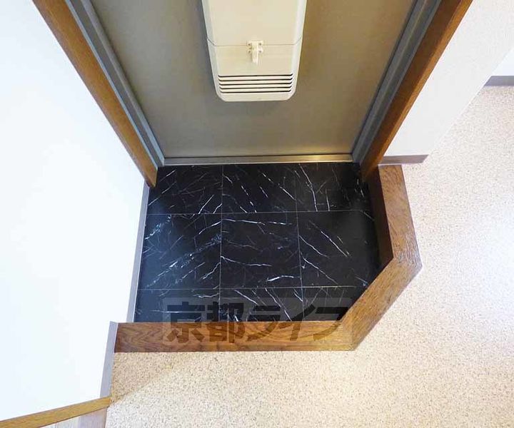 ソレーユー藤井301の玄関