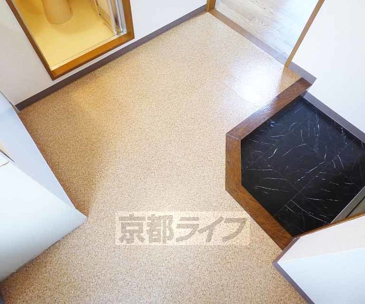 ソレーユー藤井301の玄関