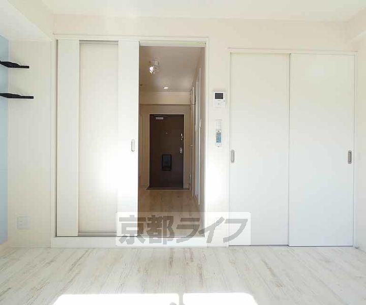 京都府京都市下京区梅小路西中町の賃貸マンションの居間