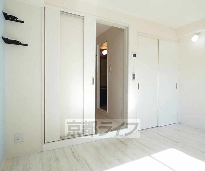 京都府京都市下京区梅小路西中町の賃貸マンションの居間